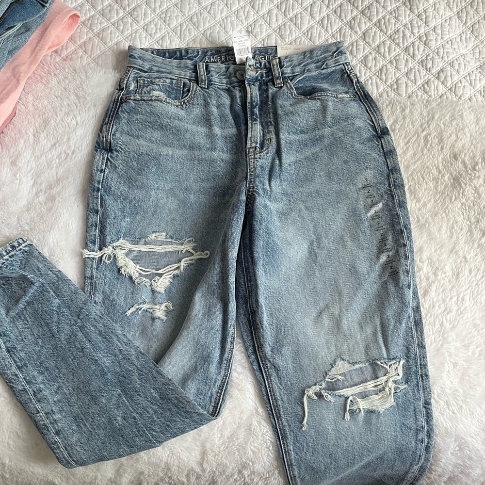 NWT AE ripped mom jeans